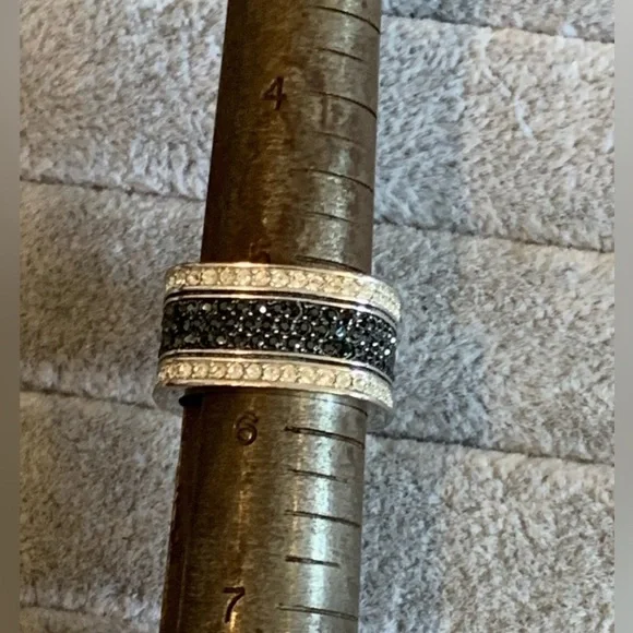 Authentic Swarovski Ring - Picture 4 of 4